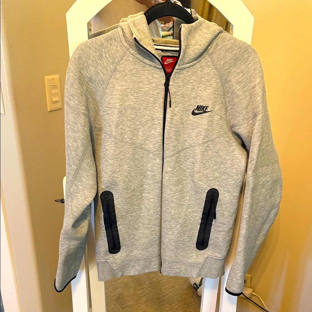Nike Tech Jacket in Grey